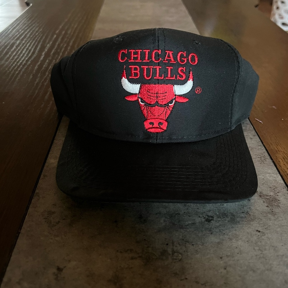*RARE* Vintage Chicago Bulls Snapback W/Red Letters